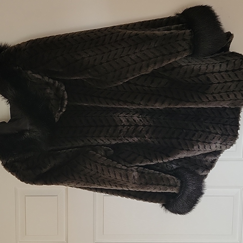 Tanjay faux fur hooded coat - Picture 2 of 4